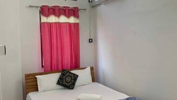 Habitación individual clásica, 1 cama de matrimonio | Escritorio, espacio para trabajar con un portátil, wifi gratis