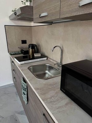 Geladeira, fogão, cooktop, lava-louças