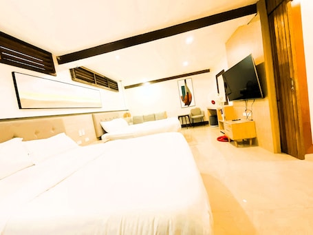 2 bedrooms, WiFi. Fantastic 2-Bedroom Vacation Home with Balcony in Baguio City
