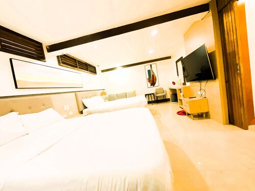 Fantastic 2-Bedroom Vacation Home with Balcony in Baguio City