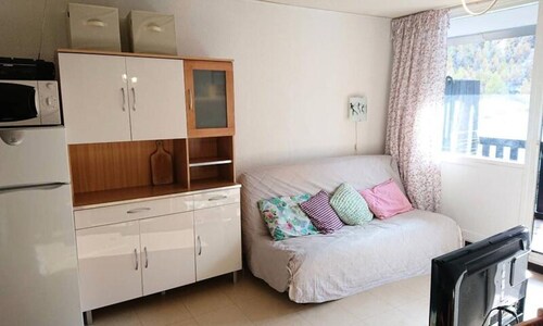 2 Rooms for 5 People