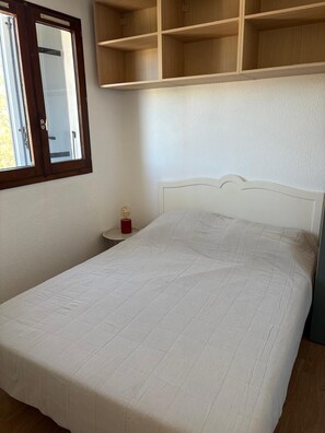 Iron/ironing board, free WiFi - St Cyprien, a seaside cocoon with swimming pool (Saint-Cyprien)