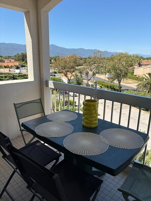 Outdoor dining - St Cyprien, a seaside cocoon with swimming pool (Saint-Cyprien)
