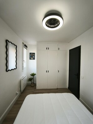 Iron/ironing board, free WiFi