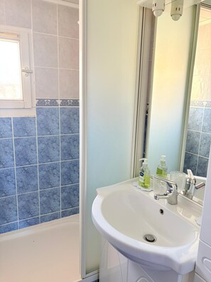 Shower, hair dryer - Sweet sunny break in St Cyprien with lagoon view (Saint-Cyprien)