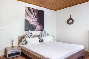 1 bedroom, free WiFi, bed sheets - Apartment 'Echerschwang1' with Shared Garden, Balcony and Wi-Fi (Bernbeuren)