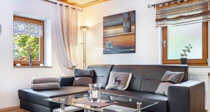 Apartment 'Landhaus Echerschwang1' with Shared Garden, Balcony and Wi-Fi