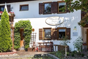 Exterior detail - Apartment 'Echerschwang1' with Shared Garden, Balcony and Wi-Fi (Bernbeuren)