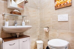 Dusche, Haartrockner, Handtücher