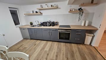Refrigerador, microondas, horno, placa de cocina
