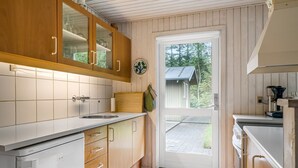 Kjøleskap og kjøkkenutstyr