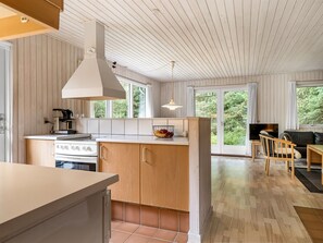 Fridge, oven, cookware/dishes/utensils - "Edle" -  from the sea by Interhome (Hals)