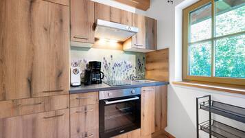 Réfrigérateur, four, plaque de cuisson, cafetiÚre/bouilloire