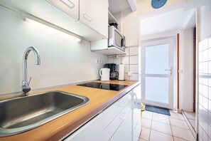 Fridge, microwave, stovetop, electric kettle