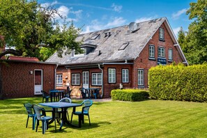 Outdoor dining - Hus achtern Diek Cuxhaven Apartment No. 07 (Cuxhaven)