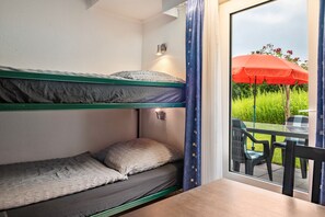 2 bedrooms, iron/ironing board, free WiFi