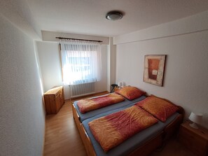 3 bedrooms, iron/ironing board, free WiFi