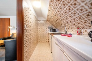 Fridge, microwave, stovetop, electric kettle