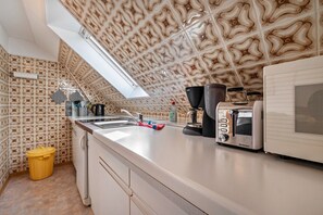 Fridge, microwave, stovetop, electric kettle