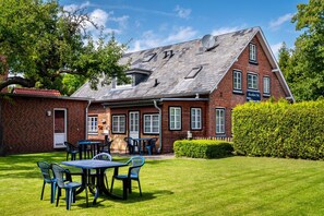 Outdoor dining - Hus achtern Diek Cuxhaven Apartment No. 11 (Cuxhaven)