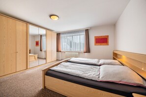 1 bedroom, iron/ironing board, free WiFi