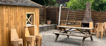 Appartement 'Für Bis Zu 4 Personen' avec terrasse privée, jardin partagé et Wi-Fi