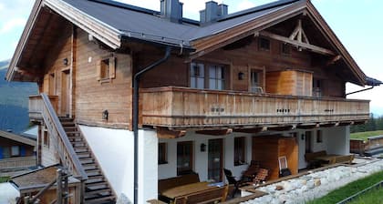 Ferienhaus 'Silberleiten' für 14 Personen mit Bergblick, privater Terrasse und Wi-Fi