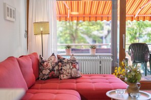 Fernseher, Tischtennisplatte