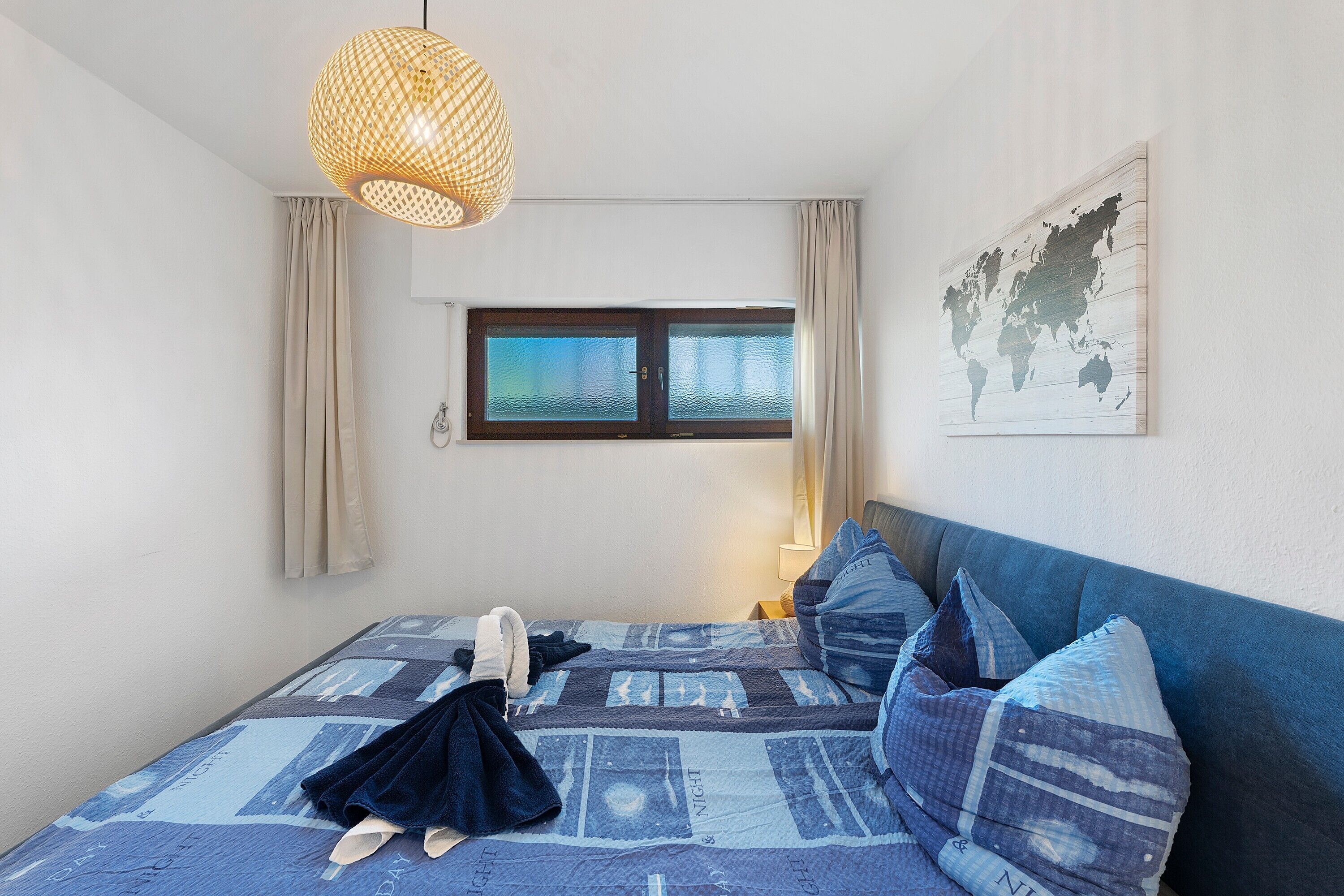 1 habitación, tabla de planchar con plancha, wifi gratis y ropa de cama 