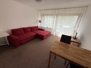 Fernseher, Tischtennisplatte