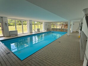 Una piscina techada, una piscina climatizada