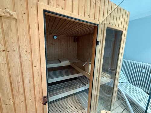 Ferienwohnung 'Schwarzwald Residenz Hirschen' mit Bergblick, Balkon und Wi-Fi