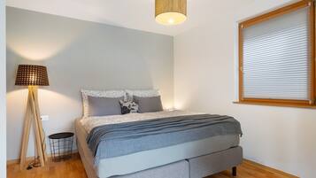 1 bedroom, bed sheets