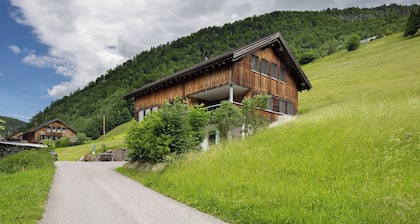 Ferienwohnung 'Wiff's Studio' mit Bergblick und Privatem Garten