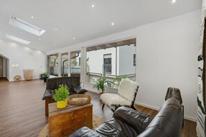 Interior - Apartment 'Wellness' with Shared Garden, Balcony and Wi-Fi (Bahlingen am Kaiserstuhl)