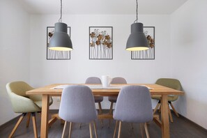 Dining - Holiday Home 'Obergfell, 110 Qm' with Private Terrace, Private Garden and Wi-Fi (Schönwald im Schwarzwald)