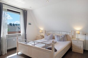 3 多间卧室、免费 WiFi、床单