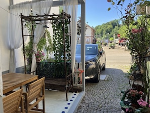 Outdoor dining - Apartment 'Near Switzerland 2' with Wi-Fi (Kandern)