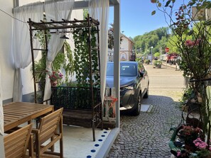 Outdoor dining - Apartment 'Near Switzerland 2' with Wi-Fi (Kandern)