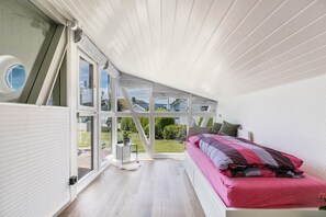 2 slaapkamers, een strijkplank/strijkijzer, gratis wifi, beddengoed