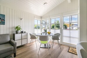 Dining - Holiday Home 'Die Sieben' with Lake View, Shared Terrace and Wi-Fi (Kappeln)