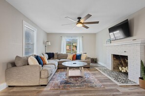 Smart TV, fireplace