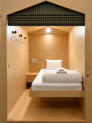 Comfort Single Room, Women only | Free WiFi, bed sheets - MAJA HOTEL KYOTO (Kyoto)
