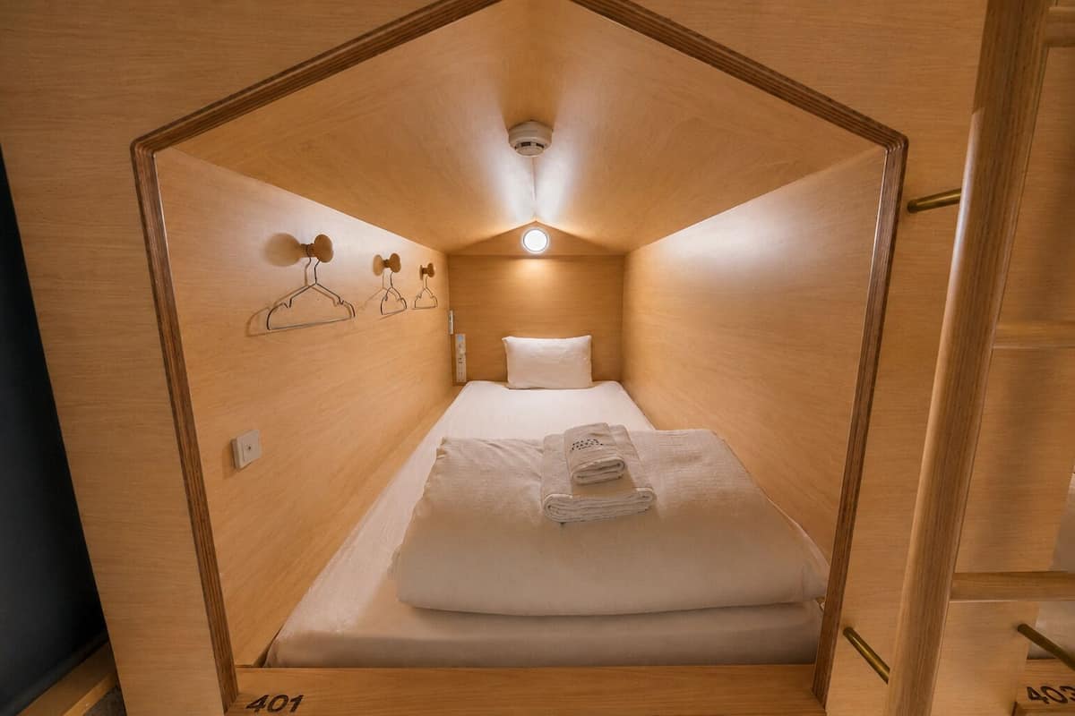 Free WiFi, bed sheets