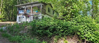 Railway Road Bed& Breakfast Shawnigan Lake, BC, minutes walk to lake.