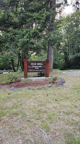 Railway Road Bed& Breakfast Shawnigan Lake, BC, minutes walk to lake.