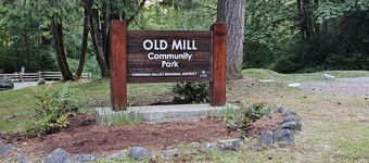 Railway Road Bed& Breakfast Shawnigan Lake, BC, minutes walk to lake.