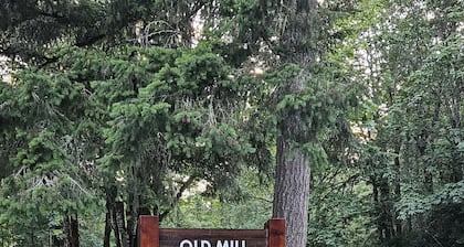 Railway Road Bed& Breakfast Shawnigan Lake, BC, minutes walk to lake.