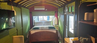 Stylish Studio on South terrace. 2 Minute walk to the beach.