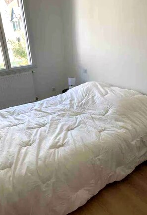 5 bedrooms, travel cot, free WiFi